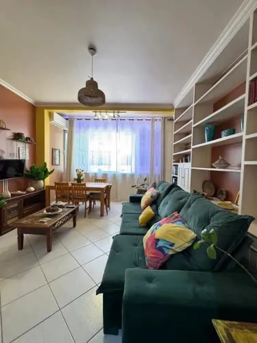 Posto 6 - Ótimo Apartamento 2 quartos - Suíte - 1 Quadra da Praia