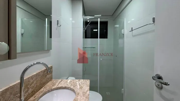 LOCAÇÃO - loft semimobiliado com sacada - Fazenda, Itajaí