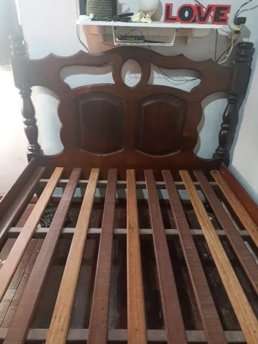 Cama casal madeira de lei