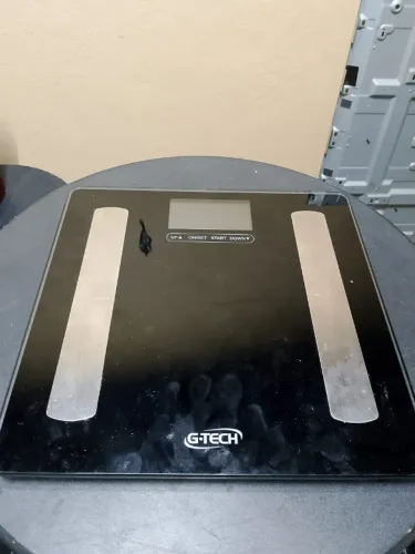 Balança Digital de Vidro 150kg G-TECH - Usada
