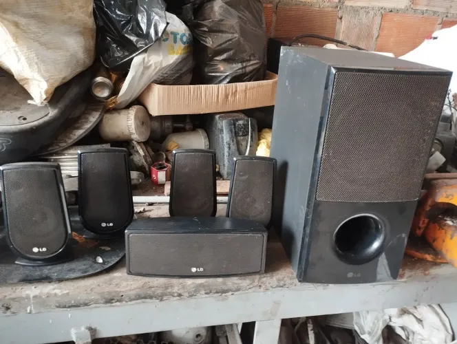 Vendo 05 caixa de som 01 Sub L G usados