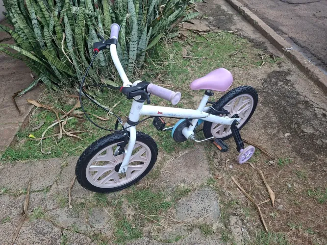 Bicicleta infantil feminina aro 16 com rodinhas revisada.