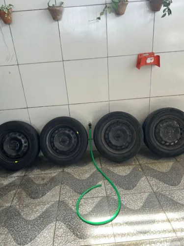 Rodas originais do onix aro 15 com pneus