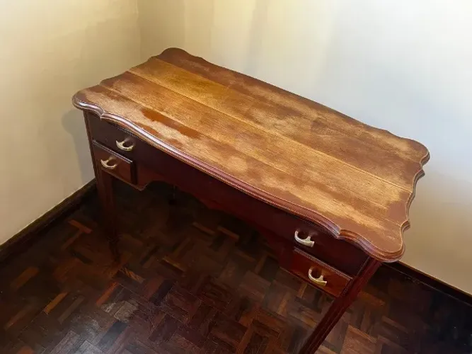 Escrivaninha de madeira maciça
