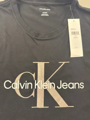 Camisa Calvin Klein Jeans (USA/2026/Original)Faça sua oferta!