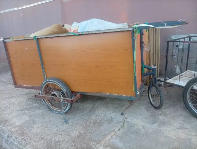 Carrinho de reciclagem