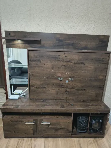 Rack com Painel Giratório e LED - Detalhes em Espelho e Vidro