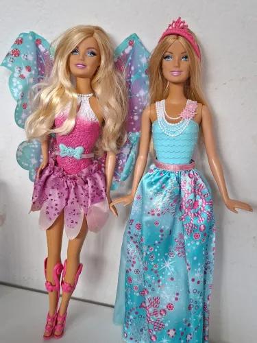 Vendo Bonecas Barbies fada e princesa fashionista