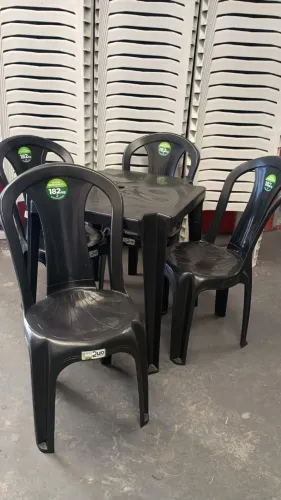 Jogos de Cadeiras Plásticas Ultra Resistentes.