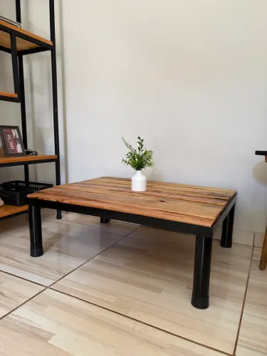 Mesa rústica de centro