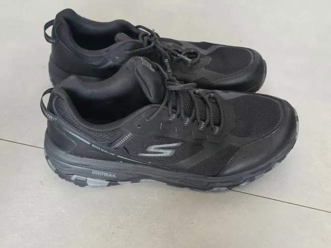 Tenis Skechers Gotrail preto 