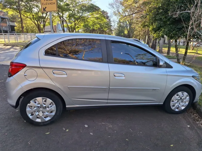 Chevrolet Onix Hatch LT 1.4 8V Flex Power Mec. 4P 2015