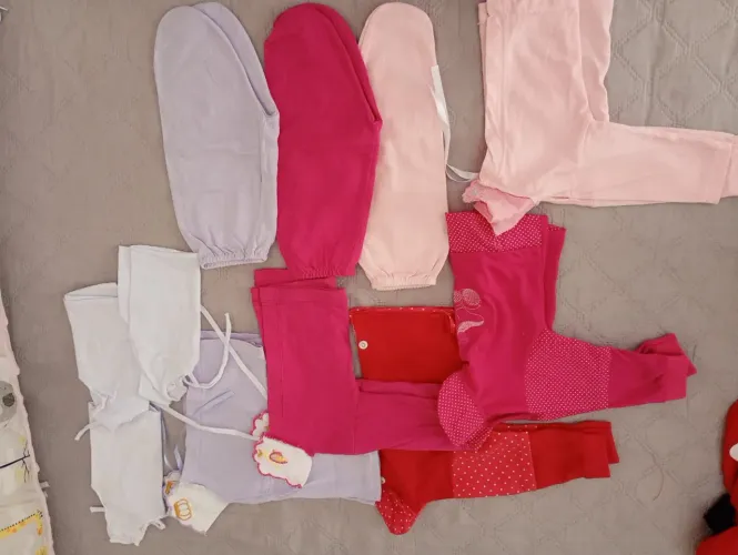 Lote de roupa RN pra menina.
