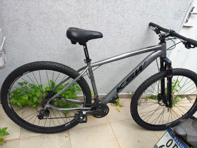 Bicicleta ARO 29 KSW com freios hidráulicos
