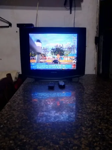 TV Samsung completa com conversor e controle