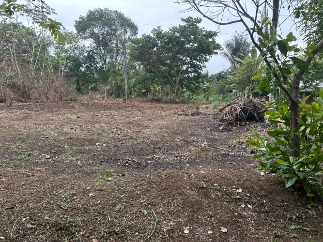 Vende-se um terreno medindo 20,mt X 45,mt  ?