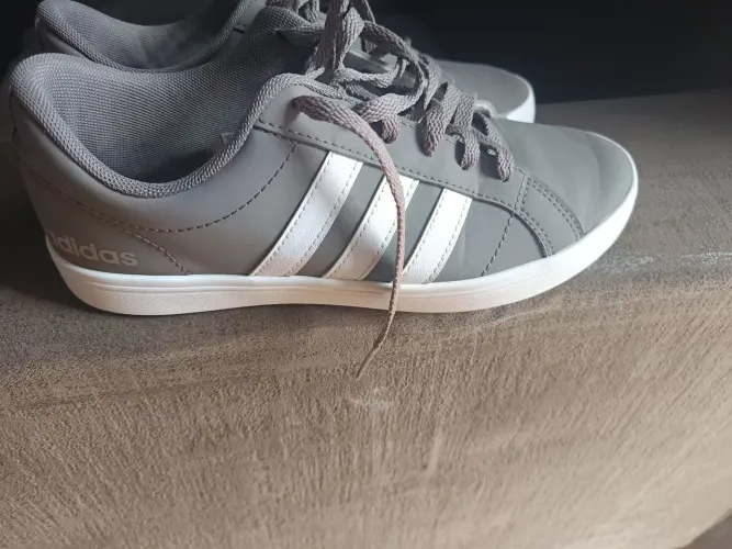 Tênis Adidas 