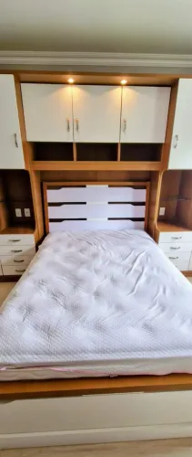 VENDO CAMA DE CASAL COM CABECEIRA + 04 GAVETÕES LATERAIS R$1.250,00 (USADA) S/ COLCHÃO.