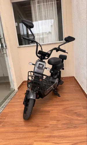 Scooter elétrica Klosh Ravi 600w bateria lítio removível 