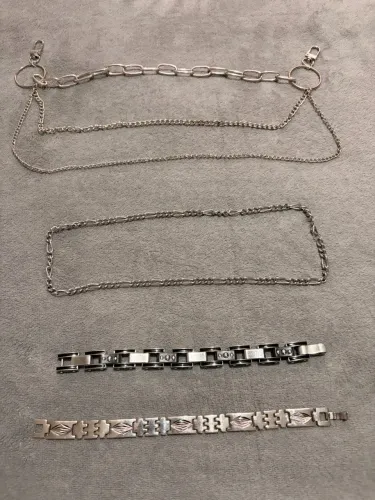 Prata, pulseira e corrente