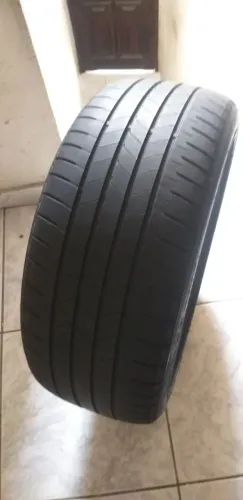 Pneu 225/45/R17.