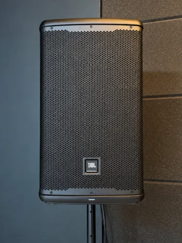 Caixa de Som JBL EON 700 Profissional + Pedestal | Apenas 5 Meses de Uso