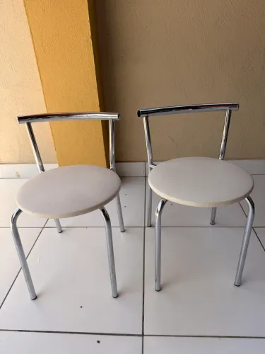 Conjunto com 2 banquetas Carraro