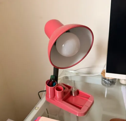Luminária de mesa articulável