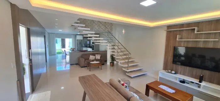 Sendo 1 Suíte e 2 Demi-Suítes, 4 Vagas, 378 m2, Alto Ribeirão, Florianópolis/SC