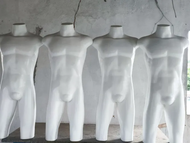 Vendo Manequins pra lojas * ZAP *