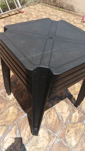 Mesa de plastico preta