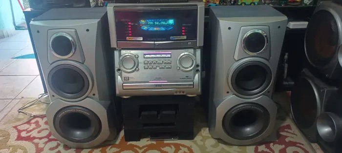 MINI SYSTEM AIWA XH-N6 COM 640 WATTS RMS DE POTÊNCIA. 