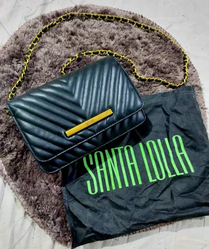 Bolsa Santa Lolla Preta Matelassê - NOVA (Nunca Usada)