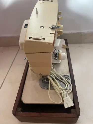 Máquina de costura 220v