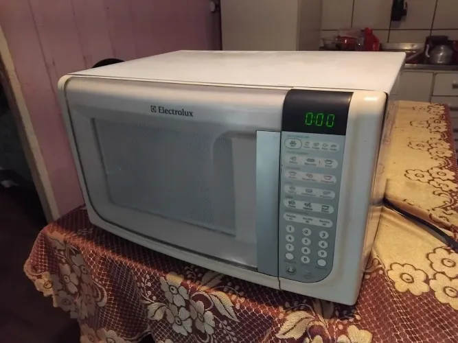 Microondas 31 litros electrolux usado 