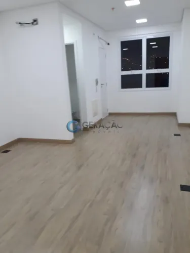 Sala comercial para venda e locação com 29m² no centro de Jacareí