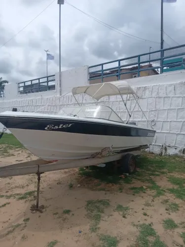 Lancha de VIBRA de Vidro