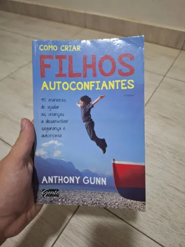 Livro Como Criar Filhos Autoconfiantes - Anthony Gunn (Ótimo Estado)