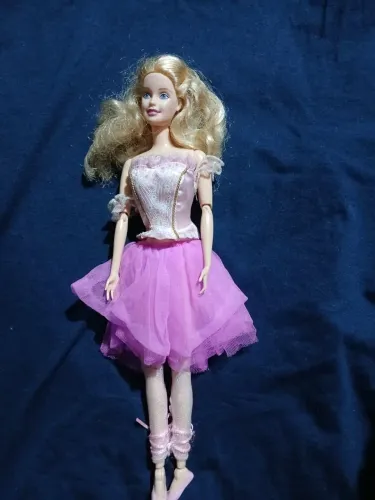 Barbie clara versão olhos azuis