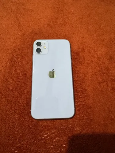 iPhone 11 lilás