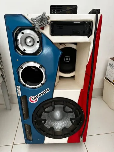 Som automotivo em perfeitas condições 