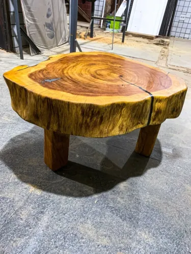MESA DE CENTRO DE MADEIRA ESPÉCIE PEQUIÁ