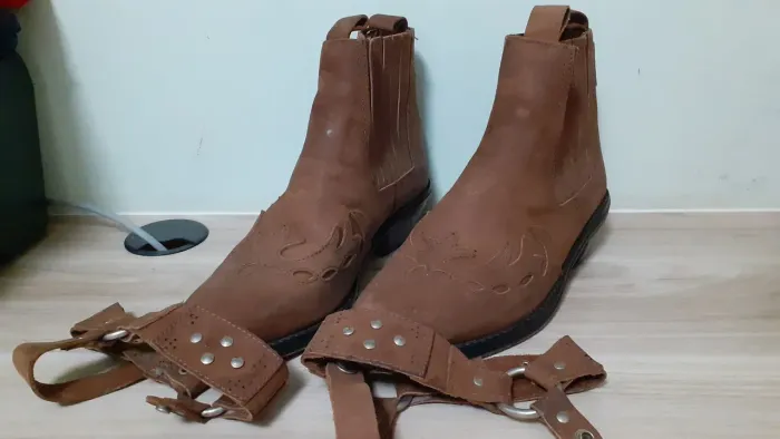 BOTA COUNTRY EM COURO LEGÍTIMO