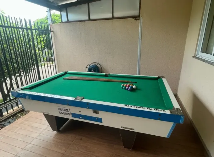 Mesa de sinuca de bar