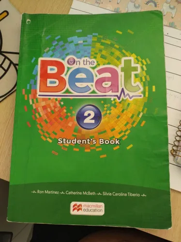 Livro de inglês On The Beat, para Cil 