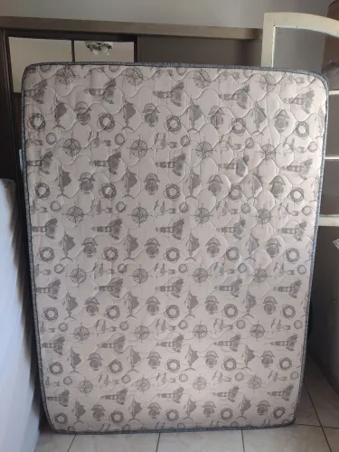 Vendo colchão ortopédico light semi-novo