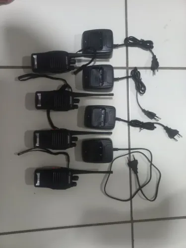 4 Rádios comunicadores com carregadores 
