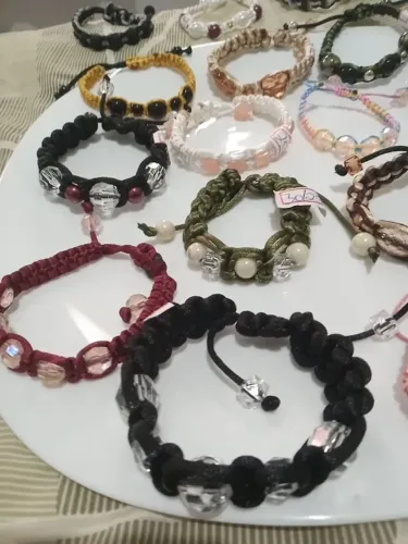 Pulseiras artesanais feita as mãos com material de alta qualidade faço todas 200 ,00