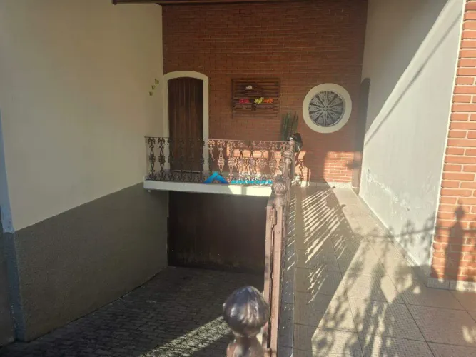 Vende-se Casa Térrea com Salão de Festas, na Vila Josefina, em Jundiai-SP