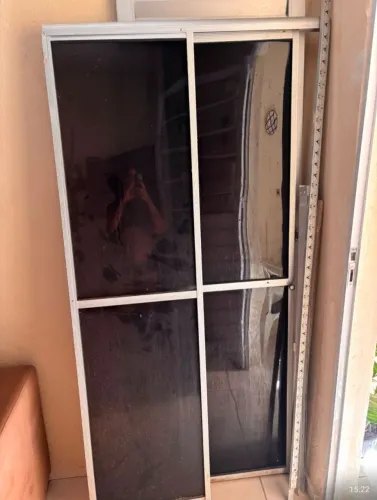 ? Porta de Correr + Box para Banheiro em Alumínio - R$ 700,00 (os dois)